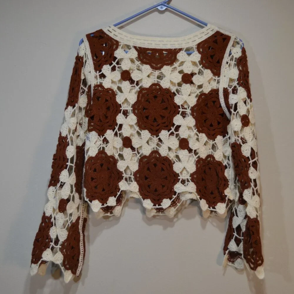 Rebellion Junior Two Tone Crochet Knit Long Bell Sleeve Womens M Cropped Top